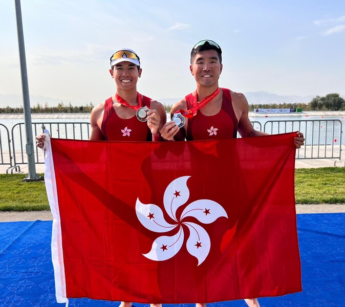 左起﹕林新棟及陳至鋒
(圖片來源﹕中國香港賽艇協會)