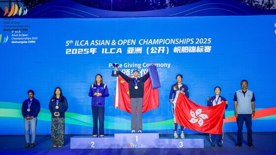 Stephanie Louise Norton (3<sup>rd</sup>&nbsp;from right)&nbsp;(Photo:
