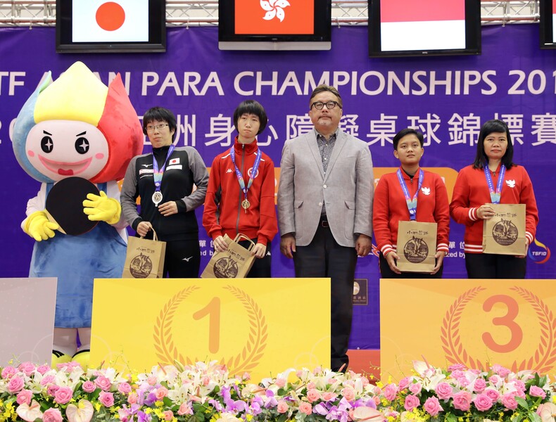 左二：吳玫薈（圖片來源：ITTF Asian Para Table Tennis