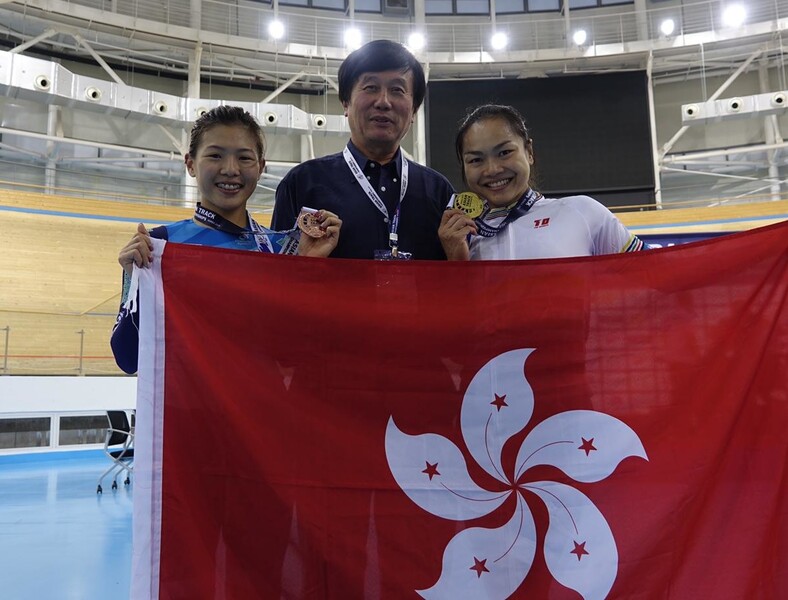 First and third left: Leung Bo-yee and Lee Wai-sze